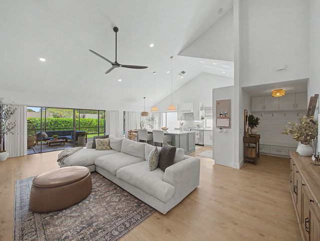 2631 Mohawk Circle, West Palm Beach, FL 33409