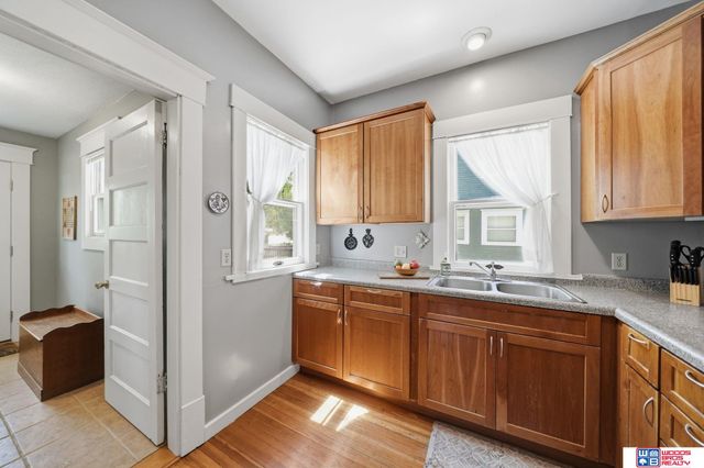 3237 R Street, Lincoln, NE 68503
