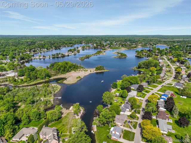 1236 Beemer Court, Oxford Charter Township, MI 48371