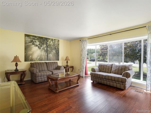 1236 Beemer Court, Oxford Charter Township, MI 48371