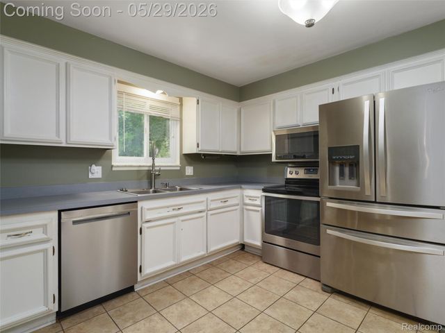 1236 Beemer Court, Oxford Charter Township, MI 48371
