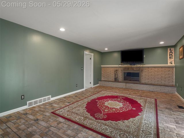 1236 Beemer Court, Oxford Charter Township, MI 48371