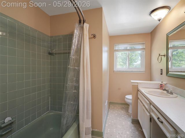 1236 Beemer Court, Oxford Charter Township, MI 48371