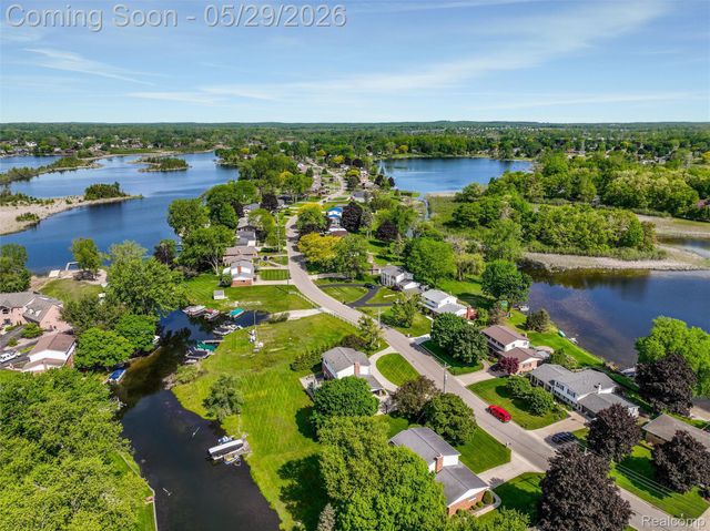 1236 Beemer Court, Oxford Charter Township, MI 48371