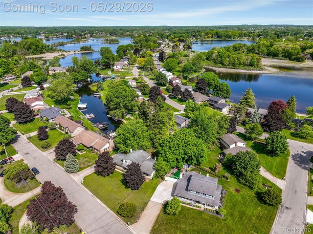 1236 Beemer Court, Oxford Charter Township, MI 48371