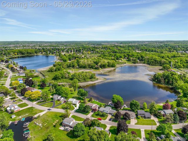 1236 Beemer Court, Oxford Charter Township, MI 48371