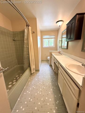 1236 Beemer Court, Oxford Charter Township, MI 48371