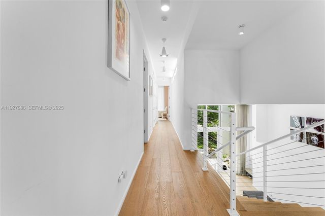 335 W 46th St, Miami Beach, FL 33140