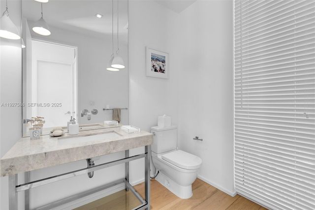 335 W 46th St, Miami Beach, FL 33140