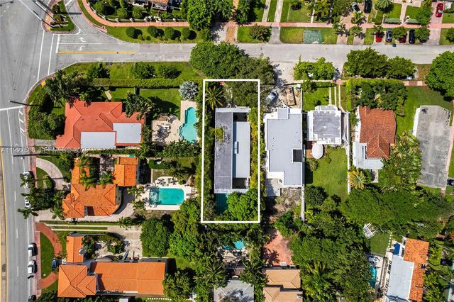 335 W 46th St, Miami Beach, FL 33140