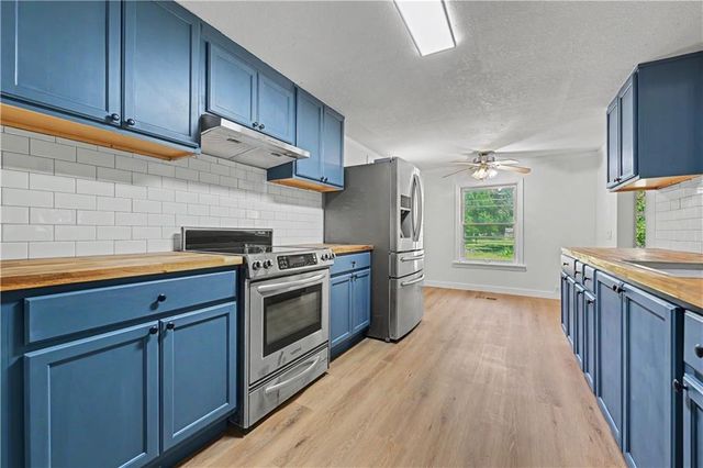 25609 Lake Annette Road, Freeman, MO 64746