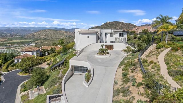 13220 Highlands Ranch Rd, Poway, CA 92064