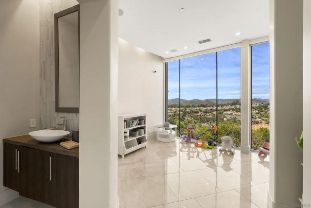 13220 Highlands Ranch Rd, Poway, CA 92064