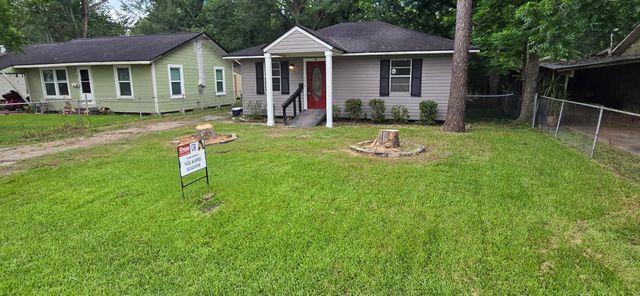 1014 N Arcola Street, Angleton, TX 77515