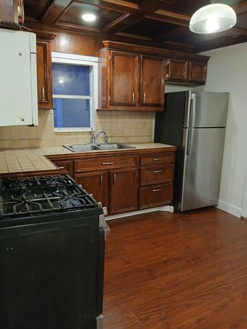 1014 N Arcola Street, Angleton, TX 77515