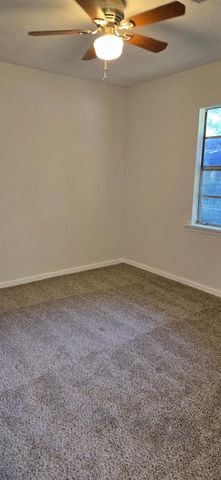 1014 N Arcola Street, Angleton, TX 77515