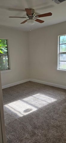 1014 N Arcola Street, Angleton, TX 77515