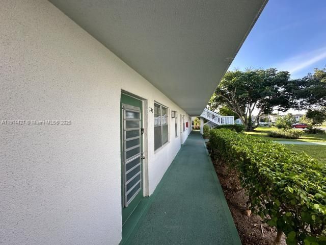 302 Farnham M 302, Deerfield Beach, FL 33442