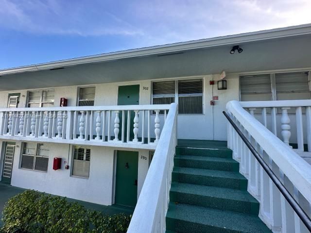 302 Farnham M 302, Deerfield Beach, FL 33442