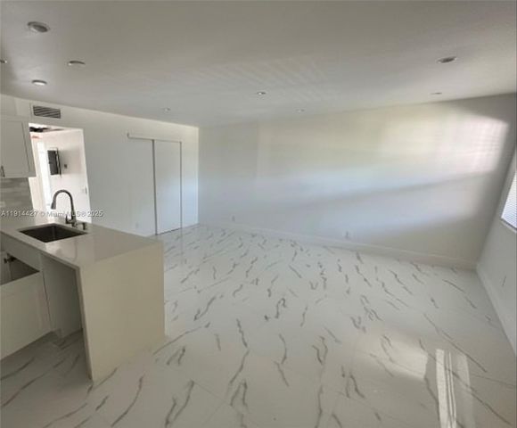 302 Farnham M 302, Deerfield Beach, FL 33442