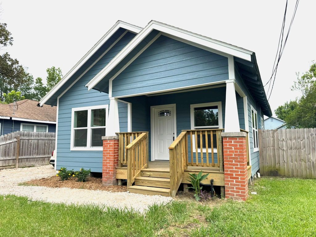 305 Stimpson Avenue, Baytown, TX 77520