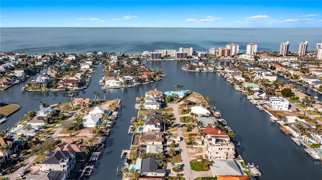 418 SEABEE AVE, Naples, FL 34108