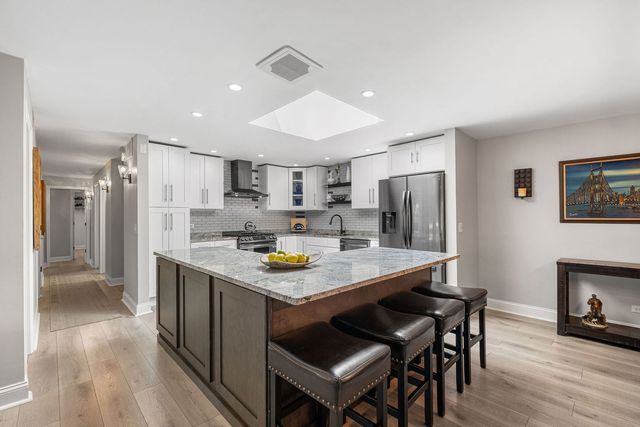 6050 W Eastwood Avenue 309, Chicago, IL 60630