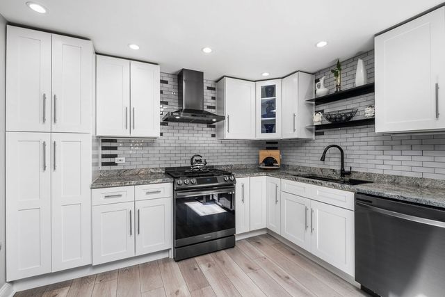 6050 W Eastwood Avenue 309, Chicago, IL 60630