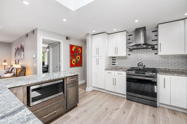 6050 W Eastwood Avenue 309, Chicago, IL 60630