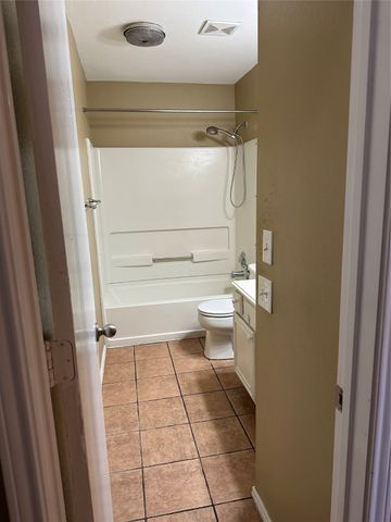 1800 Corvallis Court, Arlington, TX 76006