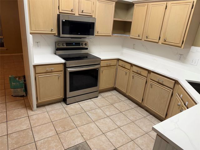 1800 Corvallis Court, Arlington, TX 76006