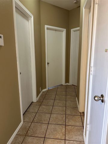 1800 Corvallis Court, Arlington, TX 76006