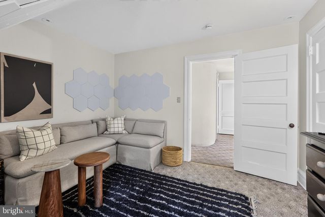 1 LATHAM PARK, Elkins Park, PA 19027
