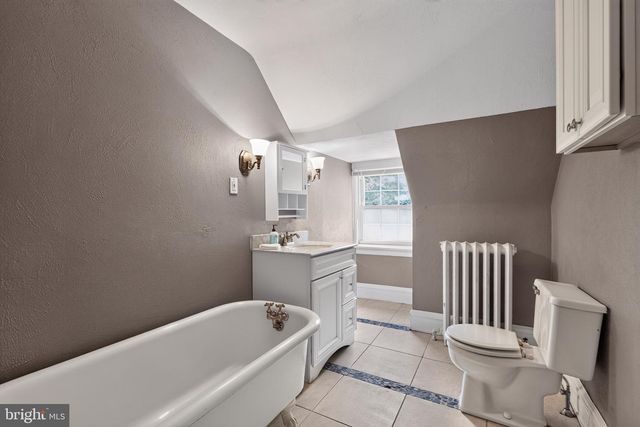 1 LATHAM PARK, Elkins Park, PA 19027