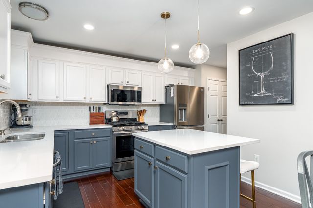 2102 Burgess Ln, Spring Hill, TN 37174