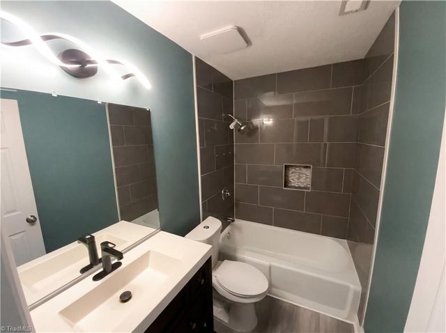 202 Hassellwood Drive, Jamestown, NC 27282