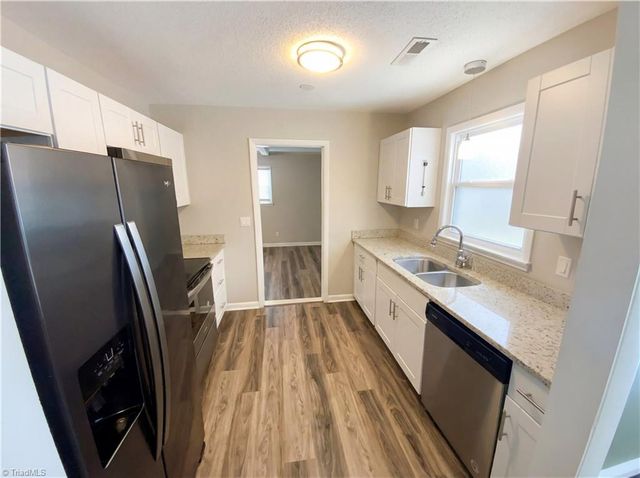 202 Hassellwood Drive, Jamestown, NC 27282