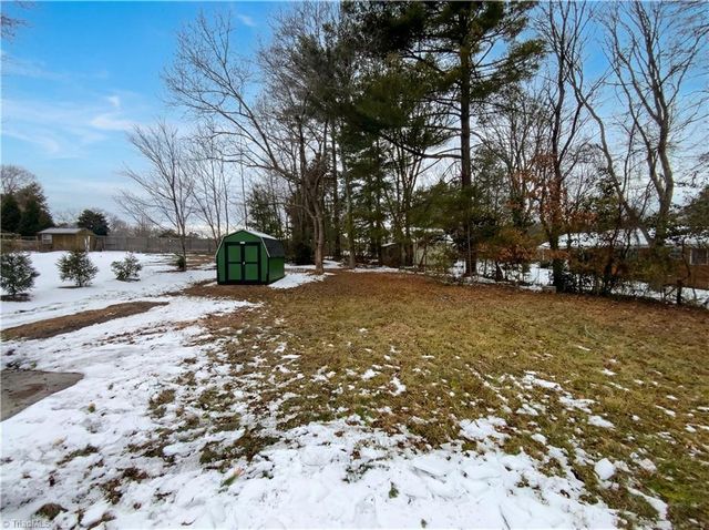 202 Hassellwood Drive, Jamestown, NC 27282