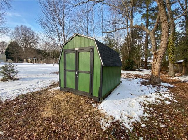 202 Hassellwood Drive, Jamestown, NC 27282