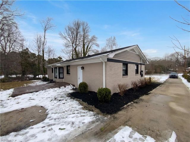 202 Hassellwood Drive, Jamestown, NC 27282