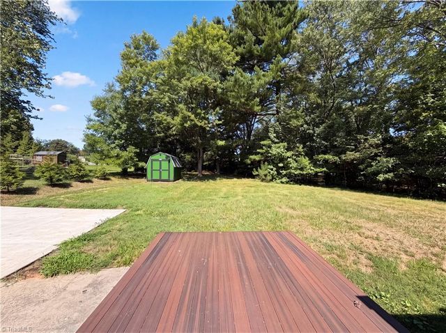 202 Hassellwood Drive, Jamestown, NC 27282