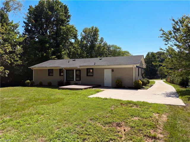 202 Hassellwood Drive, Jamestown, NC 27282