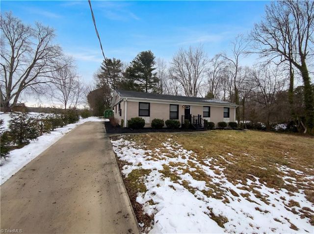 202 Hassellwood Drive, Jamestown, NC 27282