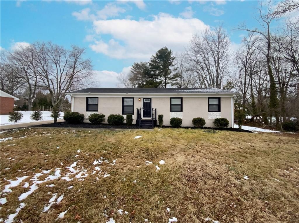 202 Hassellwood Drive, Jamestown, NC 27282