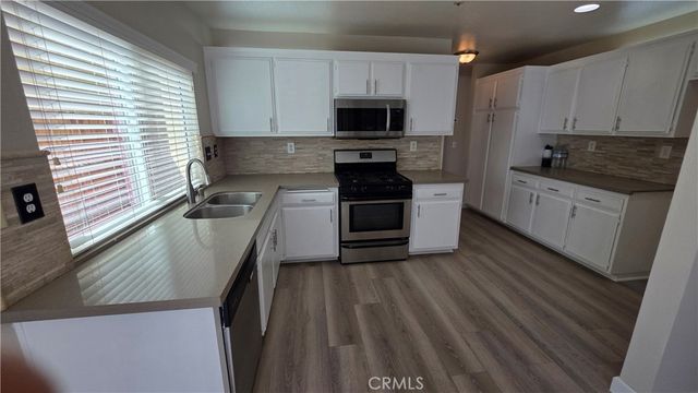 15577 Castellion, Fontana, CA 92337