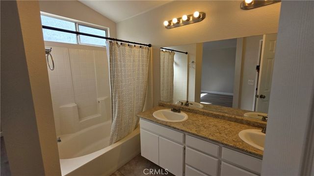 15577 Castellion, Fontana, CA 92337