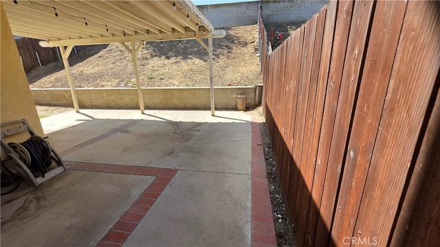 15577 Castellion, Fontana, CA 92337