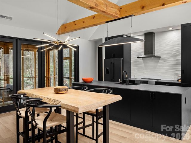80 Hemlock Circle, Black Mountain, NC 28711