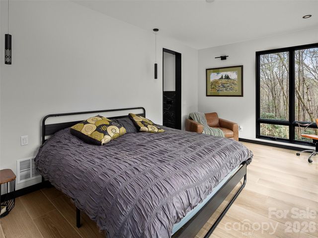80 Hemlock Circle, Black Mountain, NC 28711