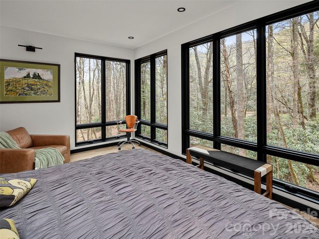 80 Hemlock Circle, Black Mountain, NC 28711